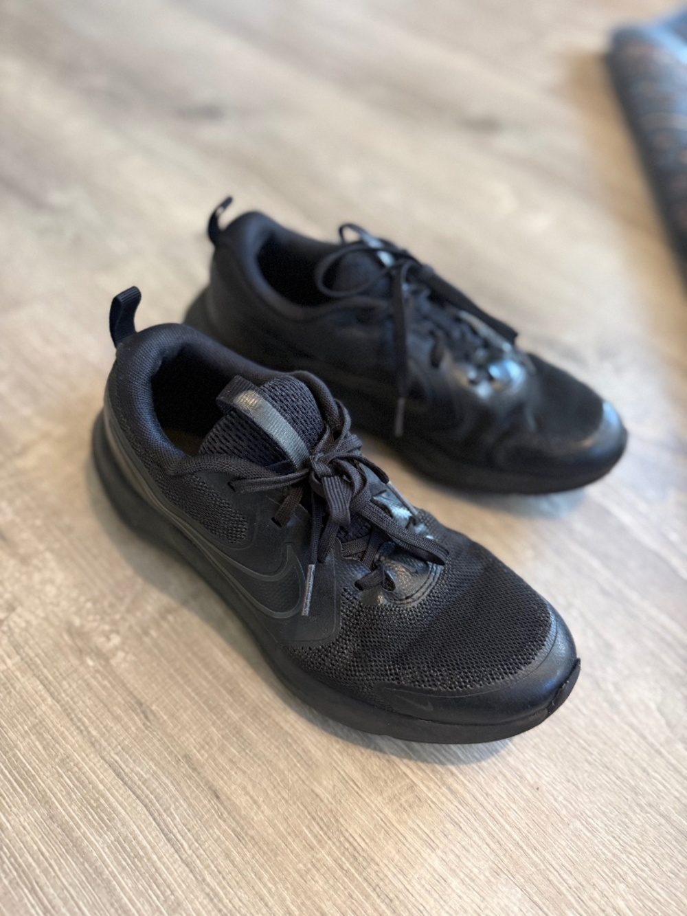 Nike Cosmic Runner Big Kids Triple Black Running Sneakers | Size 5.5 - Picture 2 of 6